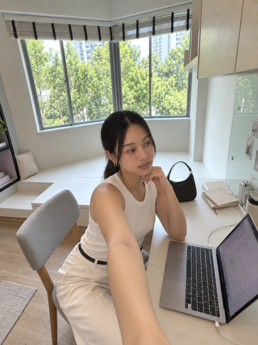 Bianca Lim taking a selfie at her desk.